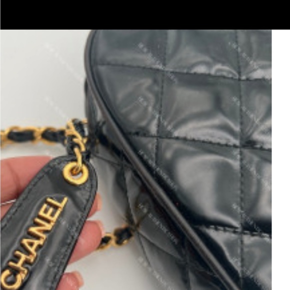 Chanel  SOLD vintage Black Quilted Leather Bag
Gold plated chain and zipper pull - Picture 7 of 12